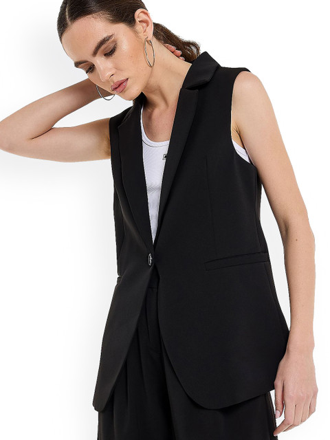 BCBG Notched Lapel Collar Comfort Fit Sleeveless Single-Breasted Blazer