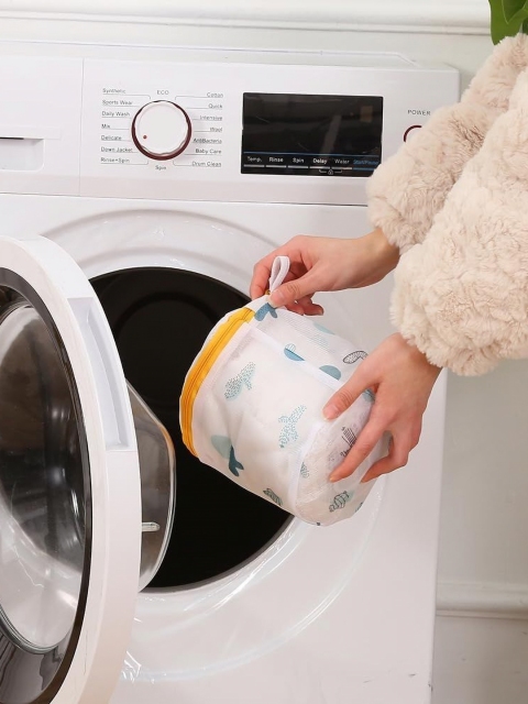 HomeCloud 5-Pcs White & Yellow Printed Mesh Laundry Clothes Washing Bag With Zip Lock - Image 4
