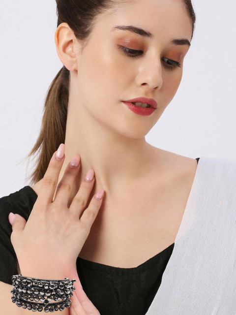 Sangria Set Of 4 Black Silver Ghungroo Bangles - Image 5