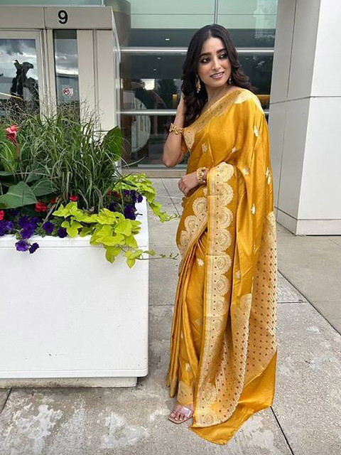 KALINI Woven Design Zari Silk Blend Banarasi Saree