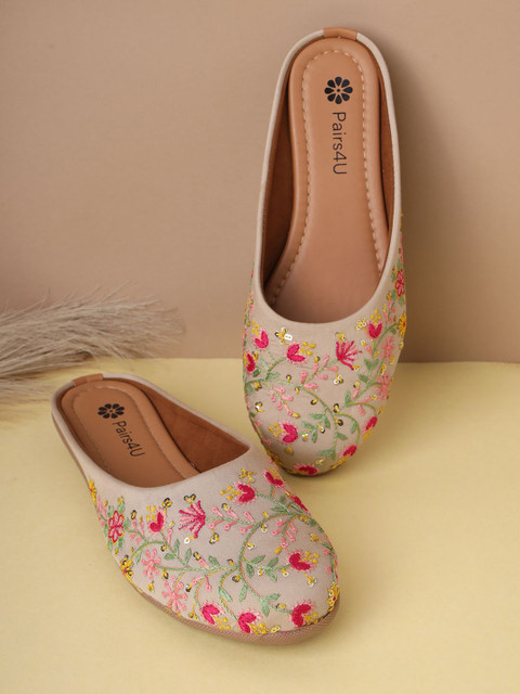 Pairs4U Women Embellished Mojaris Flats