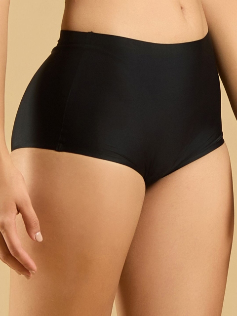 Soie Seamless Mid Waist Full Coverage Boy Shorts with No Visible Panty Line - Image 2