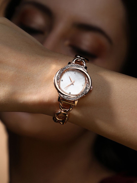 HAUTE SAUCE Women The Luraith-Gem Round Watch Champayne Gold - Image 7