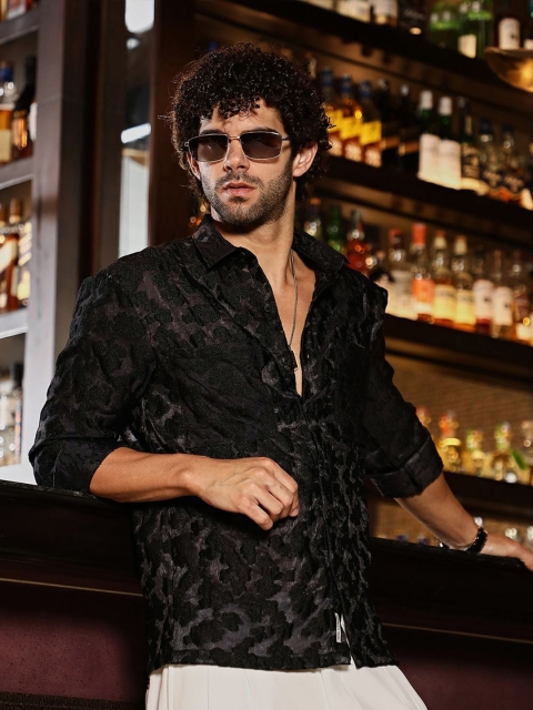 Campus Sutra Men Classic Fit Spread Collar Textured Casual Shirt