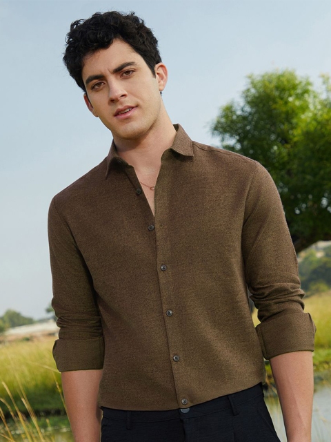 Campus Sutra Men Classic Regular Fit Spread Collar Solid Cotton Casual Shirt