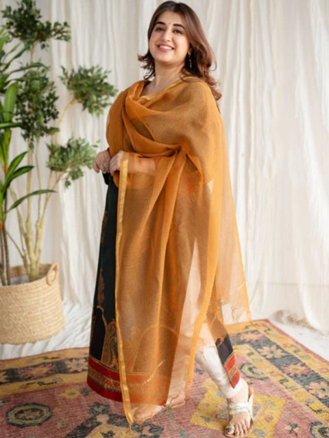 THE INDIAN ETHNIC CO Mustrad Kota Doria Cotton Dupatta with Gold Zari Border - Image 3