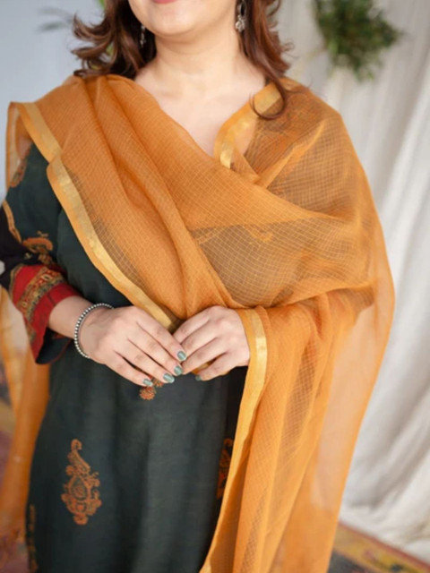 THE INDIAN ETHNIC CO Mustrad Kota Doria Cotton Dupatta with Gold Zari Border - Image 4
