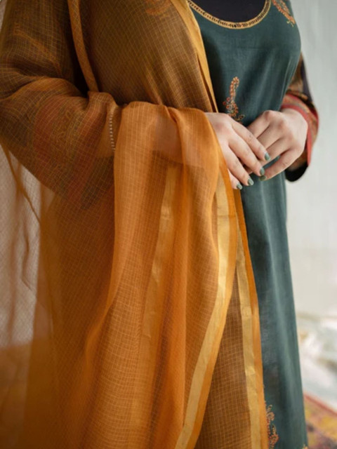 THE INDIAN ETHNIC CO Mustrad Kota Doria Cotton Dupatta with Gold Zari Border - Image 5