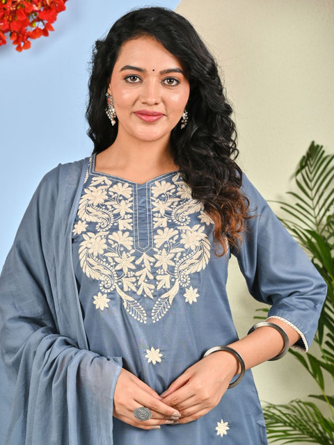 Moktika Floral Embroidered Sweetheart Neck Kurta With Trousers & Dupatta - Image 2