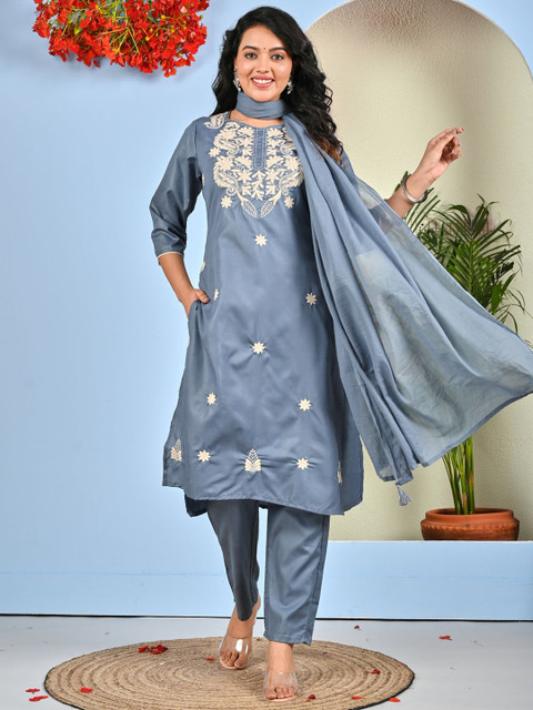 Moktika Floral Embroidered Sweetheart Neck Kurta With Trousers & Dupatta