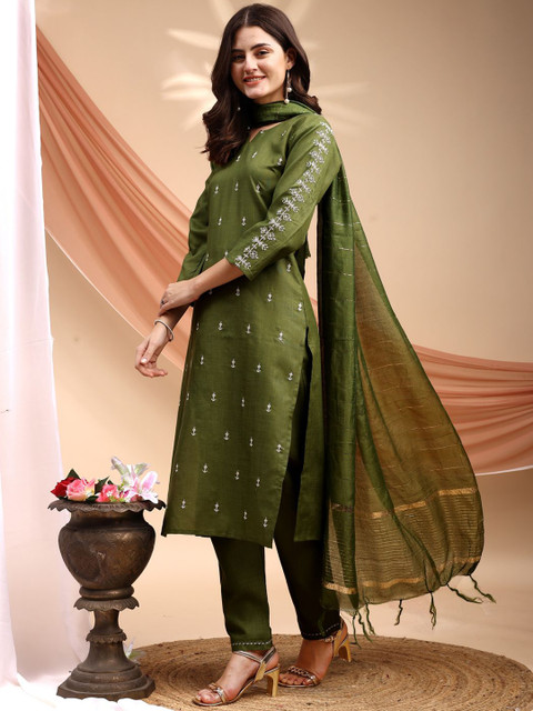 ARADHNA Women Ethnic Motifs Embroidered Kurti with Trousers & With Dupatta