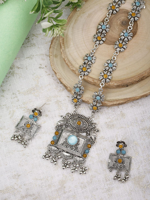 Sangria Stone-Studded Jewellery Set