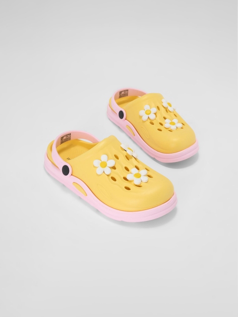 Pantaloons Junior Girls Floral Clogs