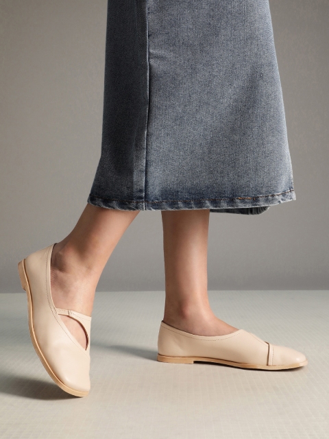 Kenneth Cole Leather Women Slip-On Shoes With Cut-Out Detail