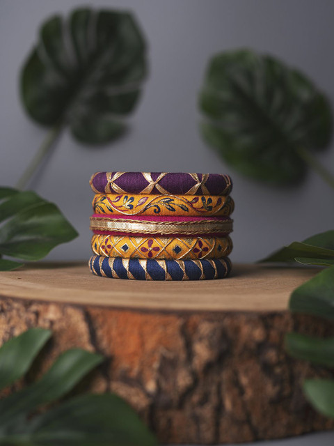 Taasha Craft Set Of 5 Threads Bangles