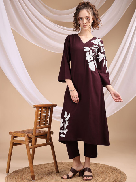 Tikhi Imli Embroidered V-Neck Kurta With Trousers Co-Ords