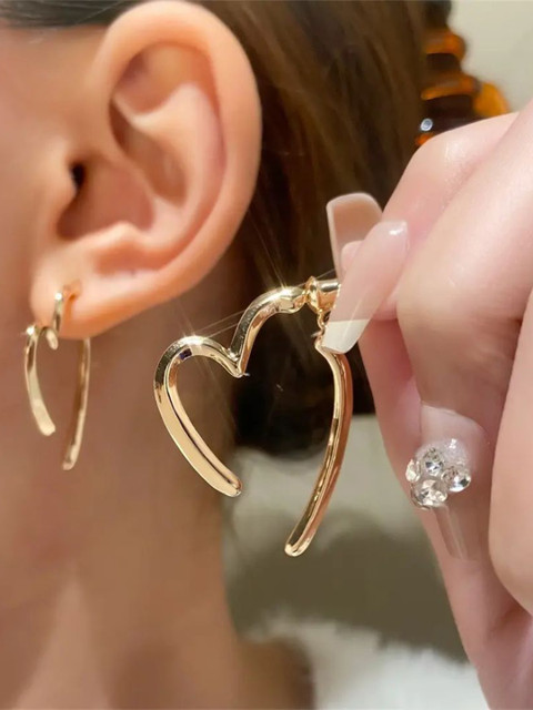Estailo fashion Gold-Plated Heart Shaped Hoop Earrings