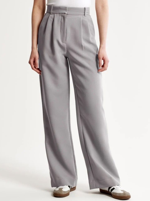 Chemistry Women Relaxed Straight Leg Straight Fit High-Rise Pleated Trousers