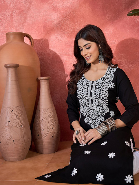 Sangria Women Embroidered Straight Kurta