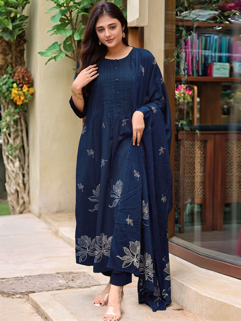 Aaghnya Women Floral Printed Kurta with Trousers & Dupatta