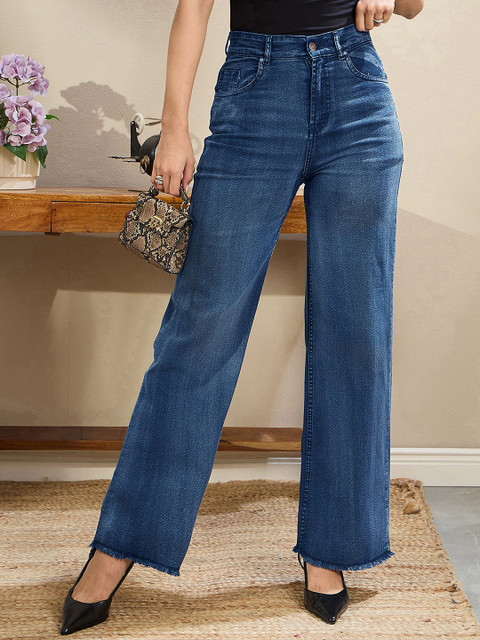 SASSAFRAS BASICS Women Comfort Straight Fit High-Rise Clean Look Light Fade Jeans