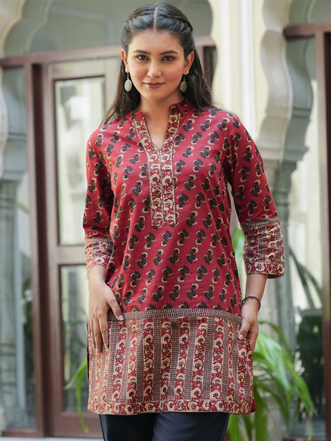 YASH GALLERY Floral Printed Kurti