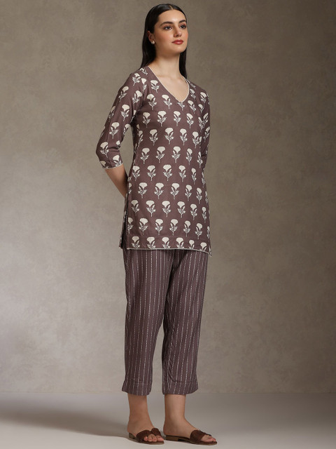 Khushal K Floral Printed Cotton V-Neck Tunic With Trouser Co-Ords - Image 3