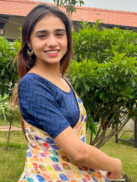 Bindigasm's Advi Zig Zag Woven Design Jacquard Stretchable Saree Blouse