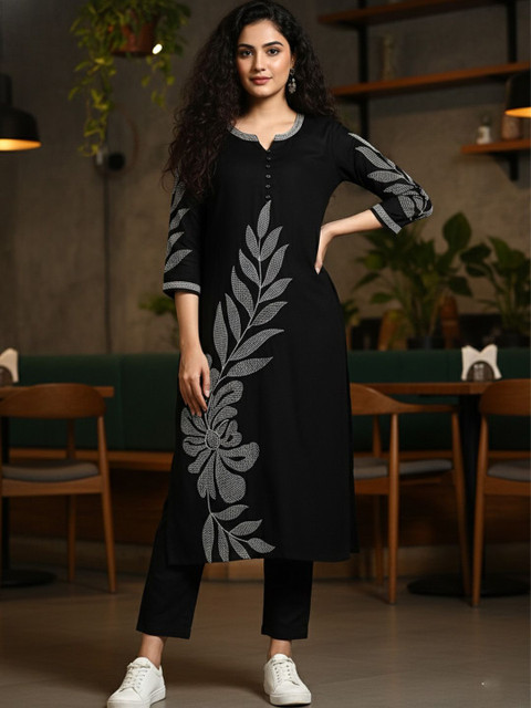 AADVIKA Women Printed Thread Work Floral Kurta