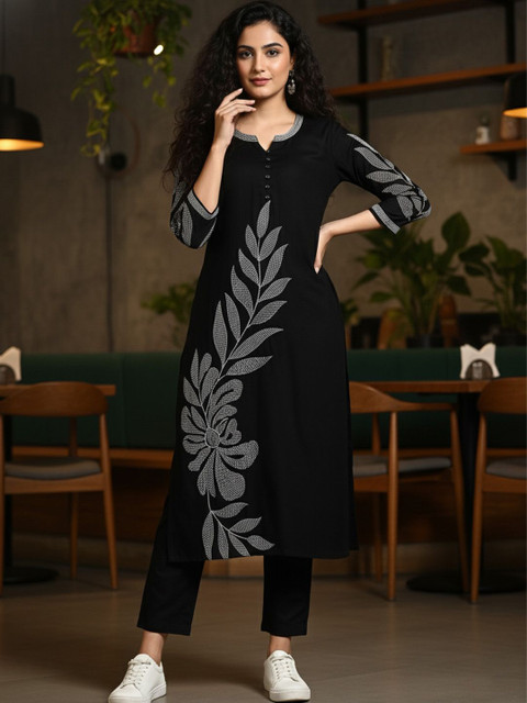 AADVIKA Women Printed Thread Work Floral Kurta - Image 5