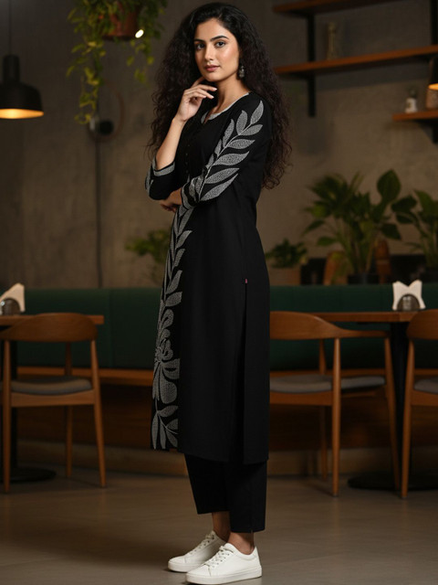 AADVIKA Women Printed Thread Work Floral Kurta - Image 3