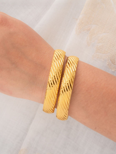 Zeraki Jewels Set Of 2 Gold-Plated Bangles