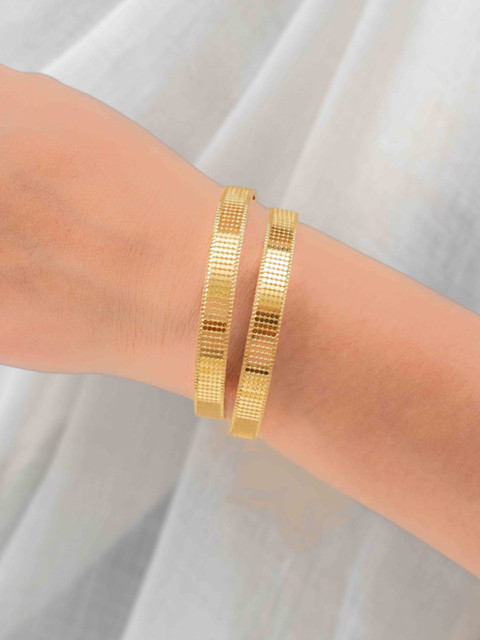 Zeraki Jewels Set Of 2 Textured Gold-Plated Bangles