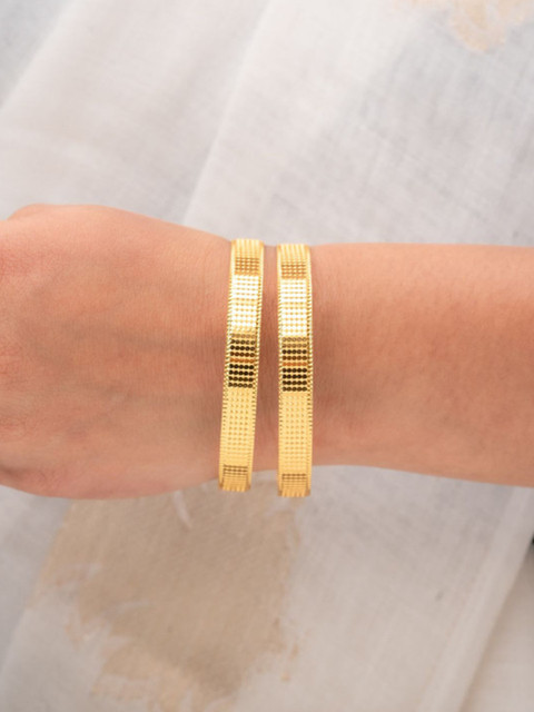 Zeraki Jewels Set Of 2 Gold-Plated Bangles