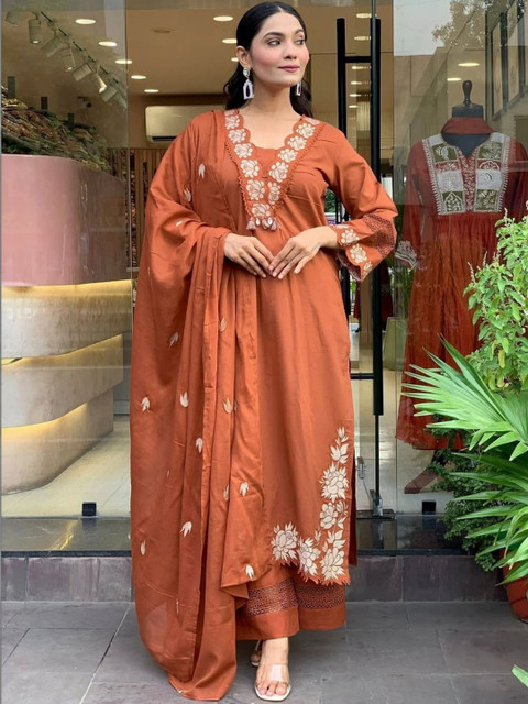 ROOTSOUL Women Floral Embroidered Regular Thread Work Kurta with Palazzos & With Dupatta