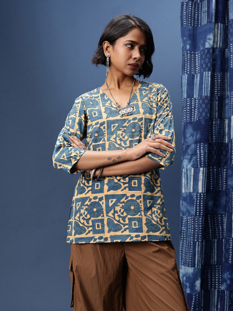Taavi Geometric Printed V-Neck Pure Cotton Woven Legacy Straight Kurti