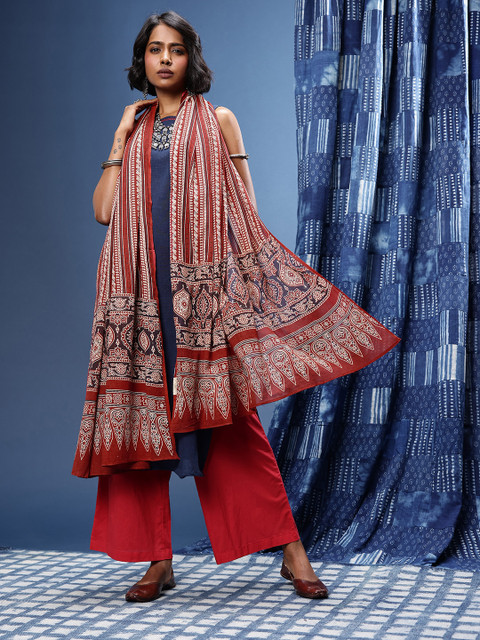 Taavi Ethnic Motifs Printed Pure Cotton Ajrakh Handblock Dupatta - Image 3