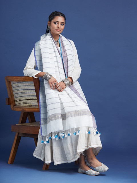 Taavi Striped Traditional Bengali Style Cotton Linen Dupatta With Pom Pom Tassels - Image 4
