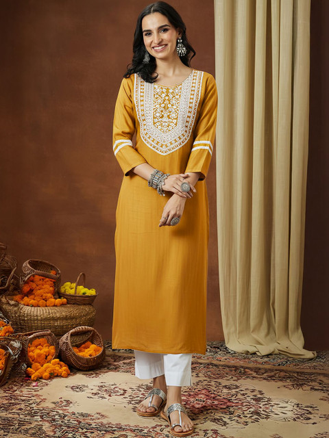 Janasya Women Floral Embroidered Kurta
