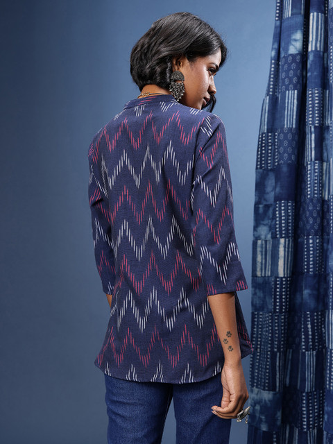 Taavi Geometric Woven Design V-Neck Ikat Crafted Kurti - Image 3