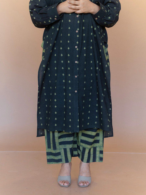 THE INDIAN ETHNIC CO Women Block Print Straight Fit Cotton Salwar