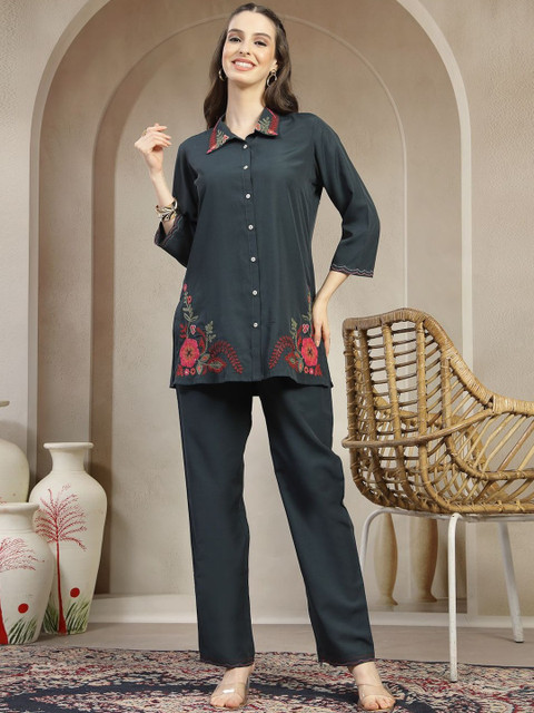 Nayam By Lakshita Women Floral Embroidered Regular Thread Work Kurta with Trousers