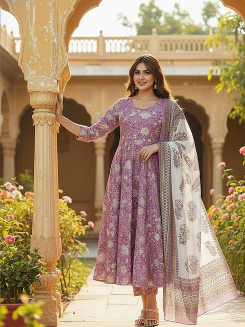 ARADHNA Women Floral Printed Empire Kurta with Trousers & With Dupatta