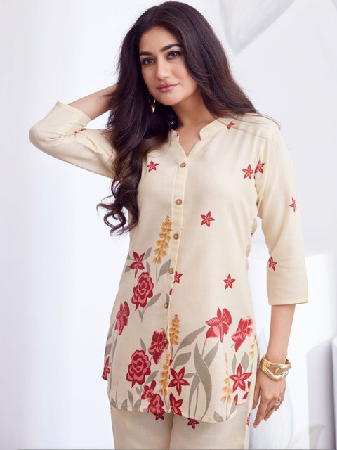 SAPTAVI Floral Printed Mandarin Collar Neck Top With Trousers Co-Ords