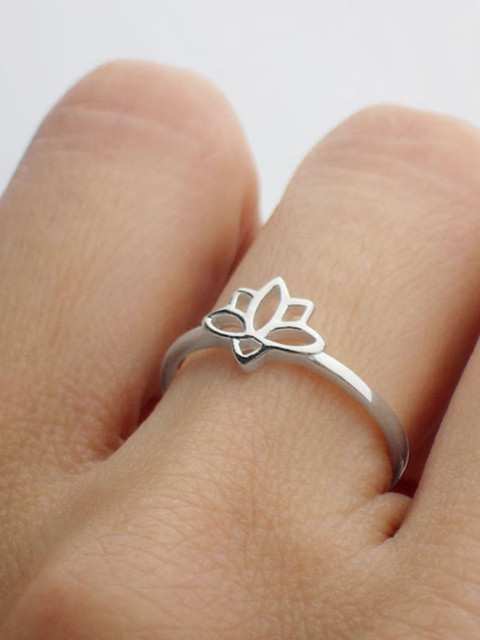 Goldnera Petite Lotus Outline Finger Ring