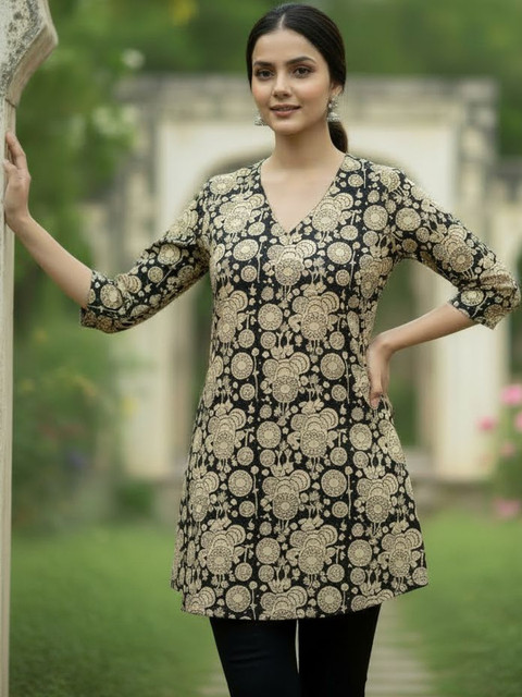 Anouk Rustic Geometric Printed V-Neck Pure Cotton Kurti