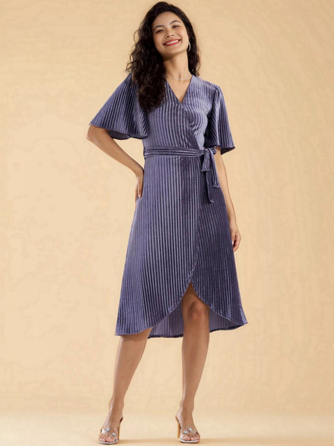 DressBerry Flared Sleeve Velvet Midi Dress - Image 4