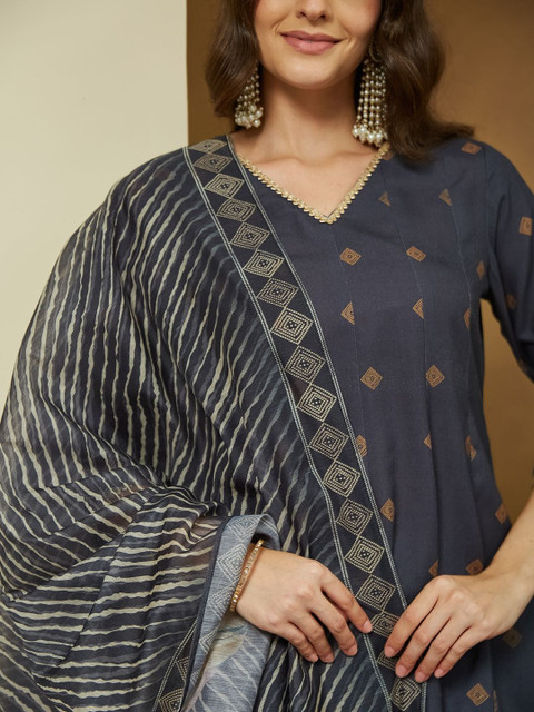 Janasya Women Printed Panelled Gotta Patti Kurta with Palazzos & With Dupatta - Image 7