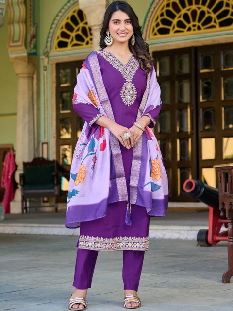 TRAHIMAM Women Floral Embroidered Regular Pure Silk Kurta with Trousers & With Dupatta