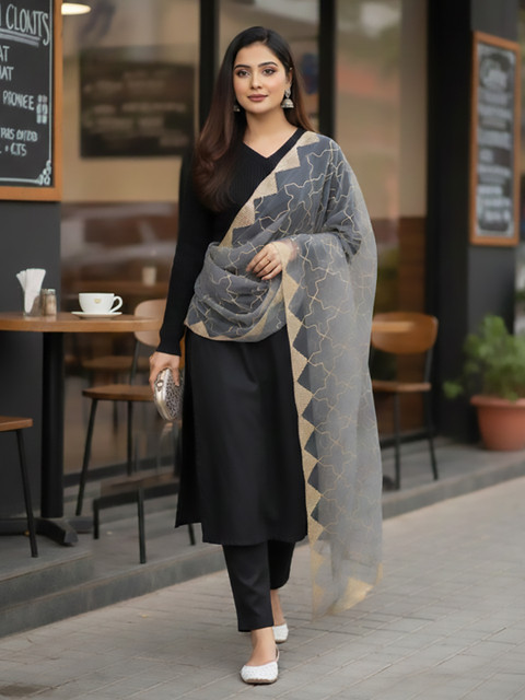 Varanga Geometric Embroidered Gotta Patti Net Dupatta